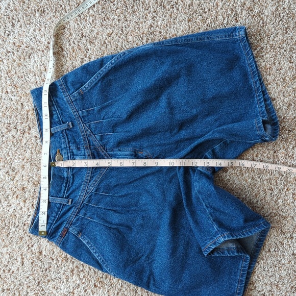 Vintage Chic 80's Denim High Rise Shorts with Yoke and Pleats - Picture 8 of 16